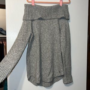 Abercrombie & Fitch Gray Off-Shoulder Sweater